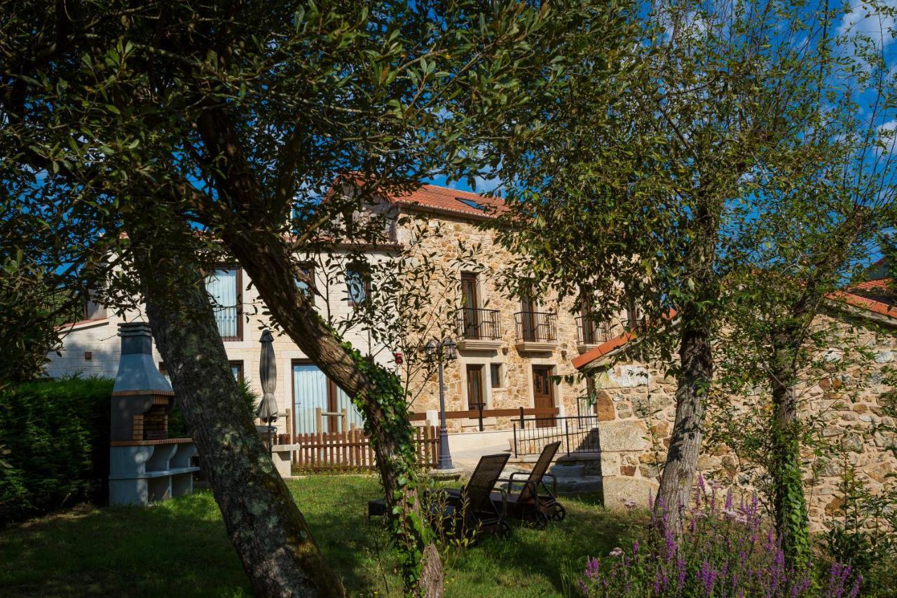 Pension *** O Relax Do Rio Muxia Exterior photo